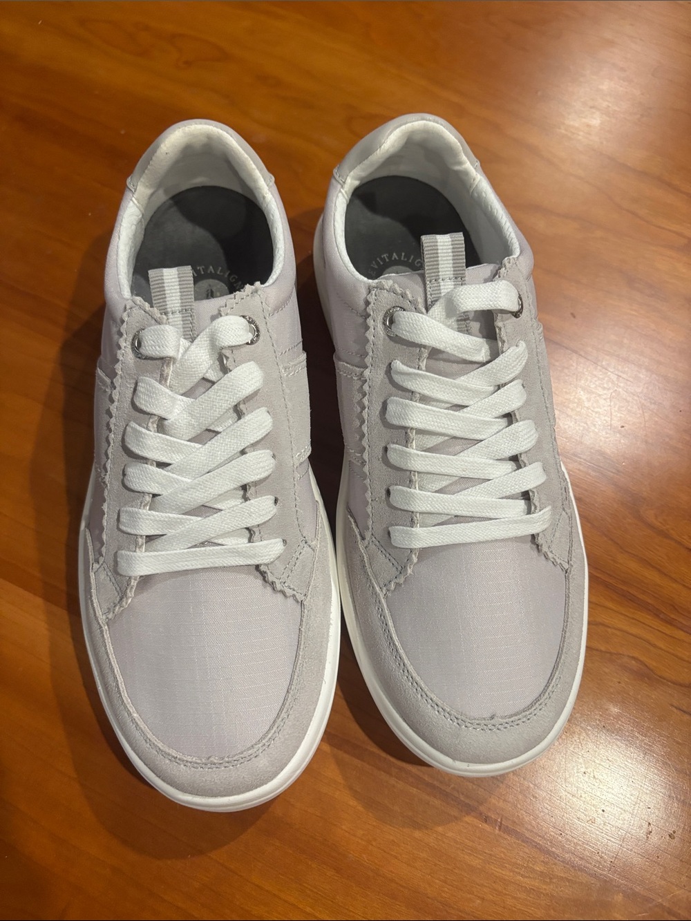 REVITALIGN Orthotic Lace Up Retro Sneakers size 8.5 med width